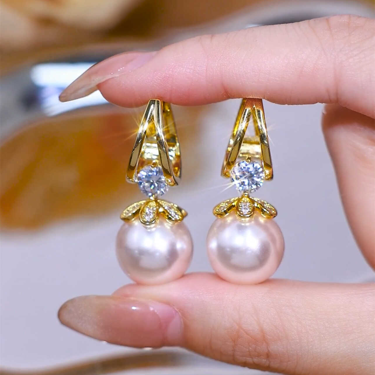 【Compre uno y llévese otro gratis】 Pendientes de plata con perlas de lujo francés de nuevo estilo